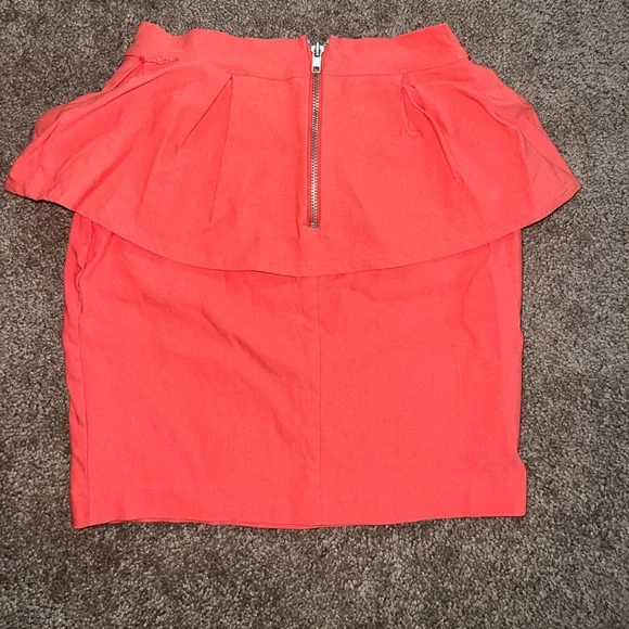 S coral ruffle skirt - Picture 2 of 2